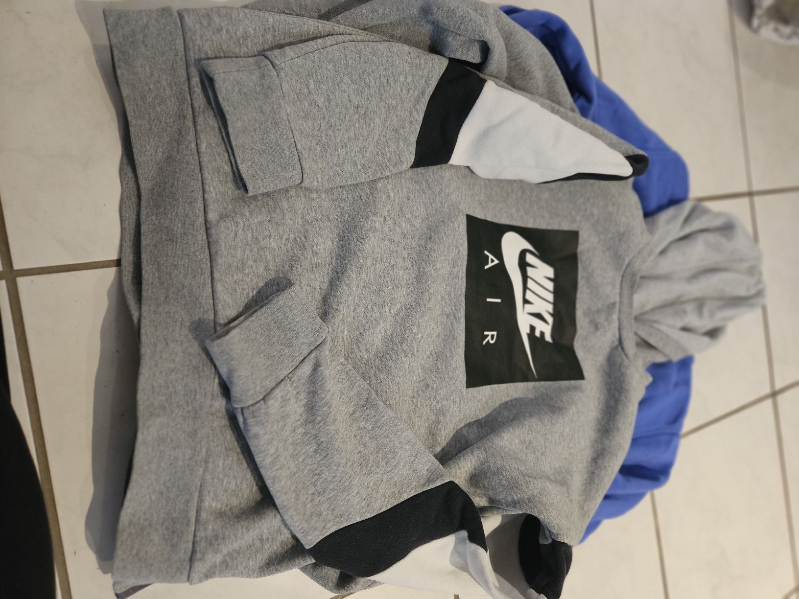 Nike Lotti & Set di vestiti: 3 Nike Pullover – Usato da Pfaffnau venduto da sim_6rqw