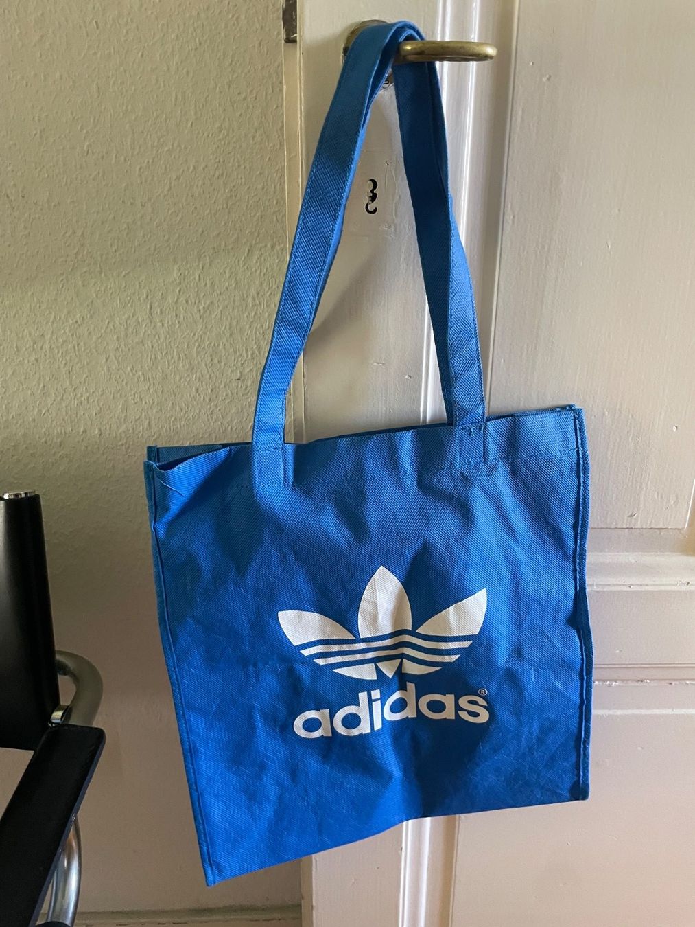 Adidas Sacs: Adidas shoulder tote / shopper bag – D'occasion à Genève par lailas_things 1
