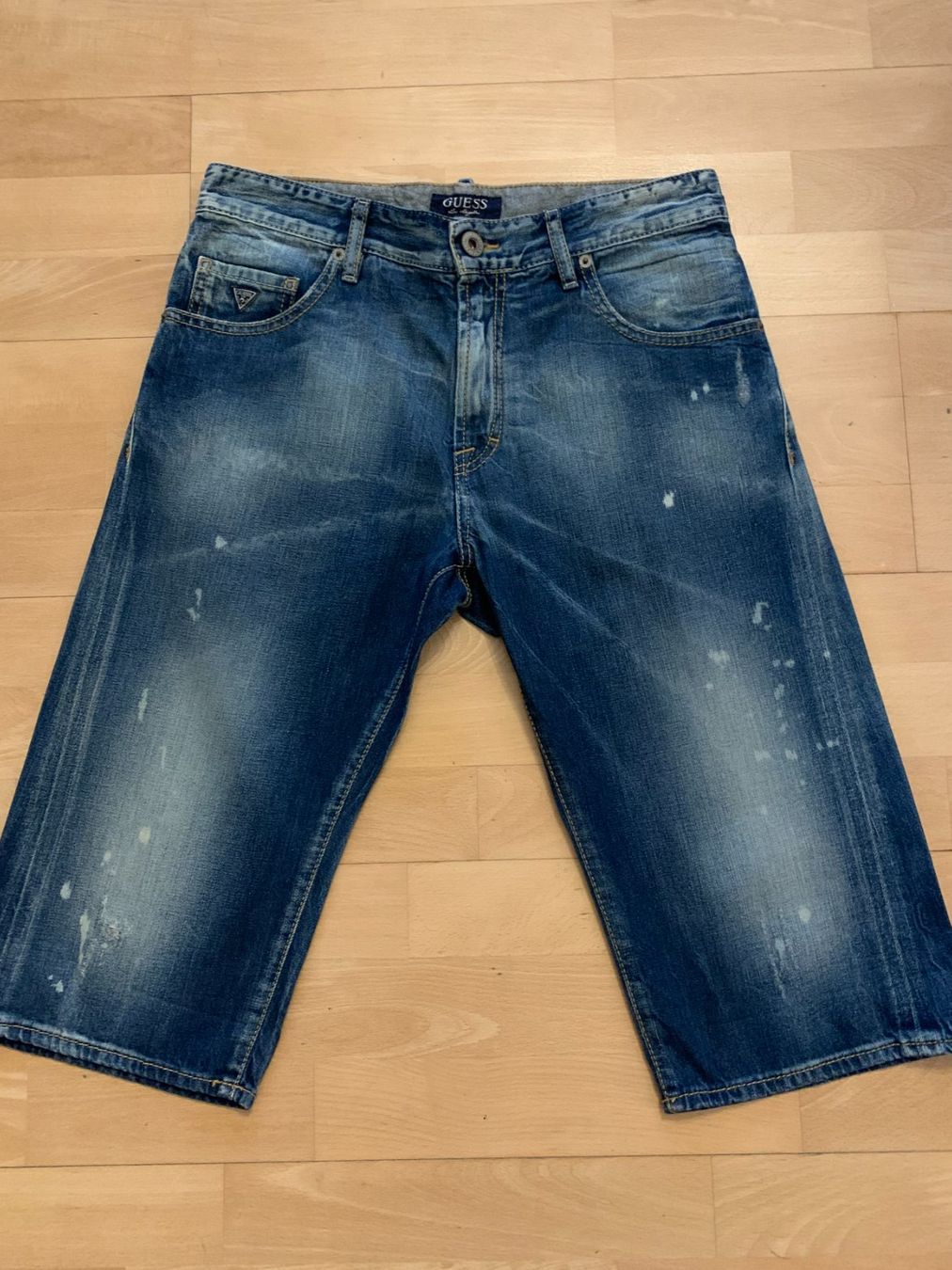 Guess Pantaloni: GUESS Jeans Shorts Gr. 29 – Usato da Worb venduto da farben20zauber