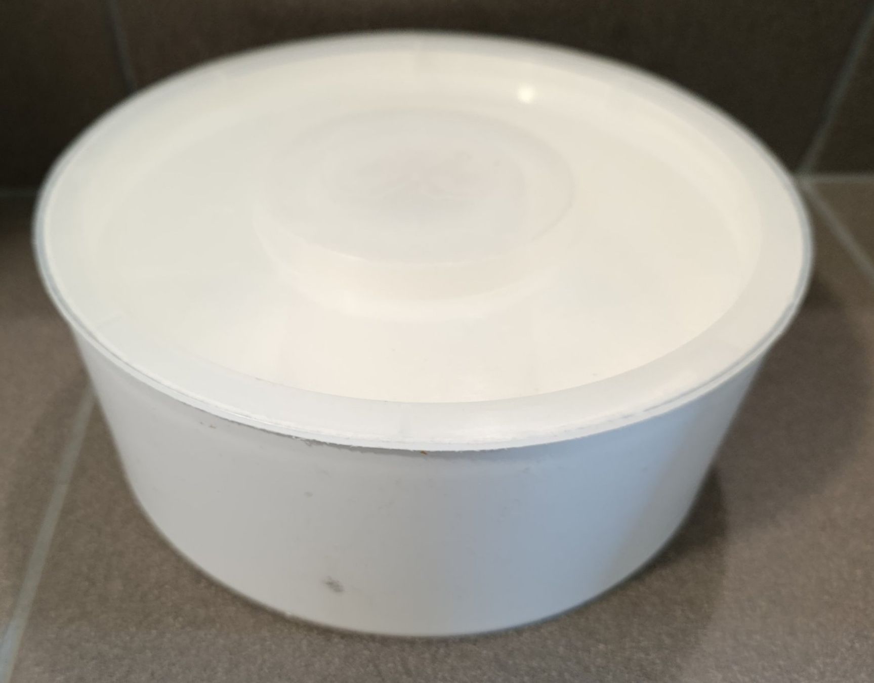 Alveari: Deckbrett-Futtergeschirr Kunsstoff gebraucht, 1.8 l – Usato da Olten venduto da Astrith