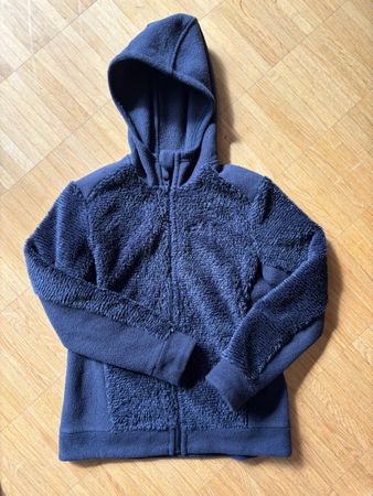 Flauschiger Hoodie von 🐾 Jack Wolfskin Gr. 140 