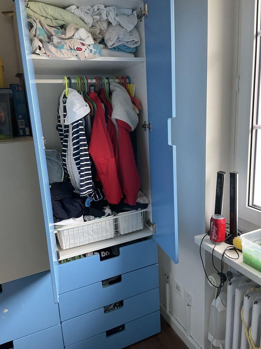 Ikea Kinderzimmer Schrank weiss blau viel Stauraum (D'occasion) à Küsnacht ZH pour CHF 50 – retrait uniquement