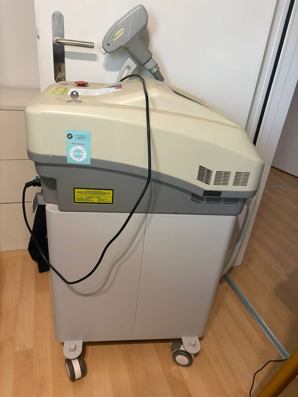Epilatori: Depil Light Laser-Haarentfernungsgerät, Np 50'000Fr – Usato da Ottenbach venduto da Claurin