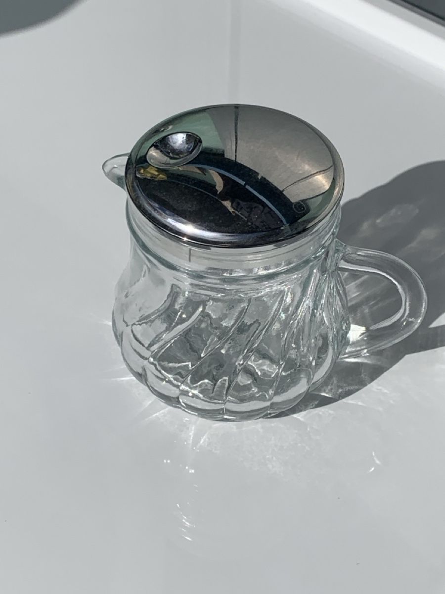 Caraffe: Klassische Glaskaraffe mit Chromdeckel - zeitlos schön! – Usato da Laufen venduto da Nivo33