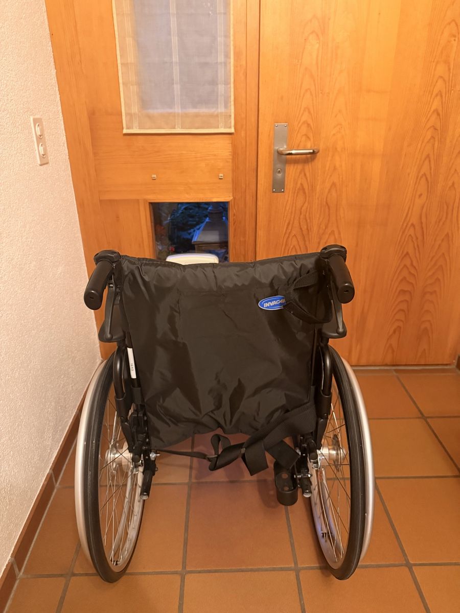 Sedie a rotelle: Rollstuhl Invacare Action 3NG Sitzbreite 45.5 cm – Nuovo (secondo la descrizione) da Winterthur venduto da Simu66 3