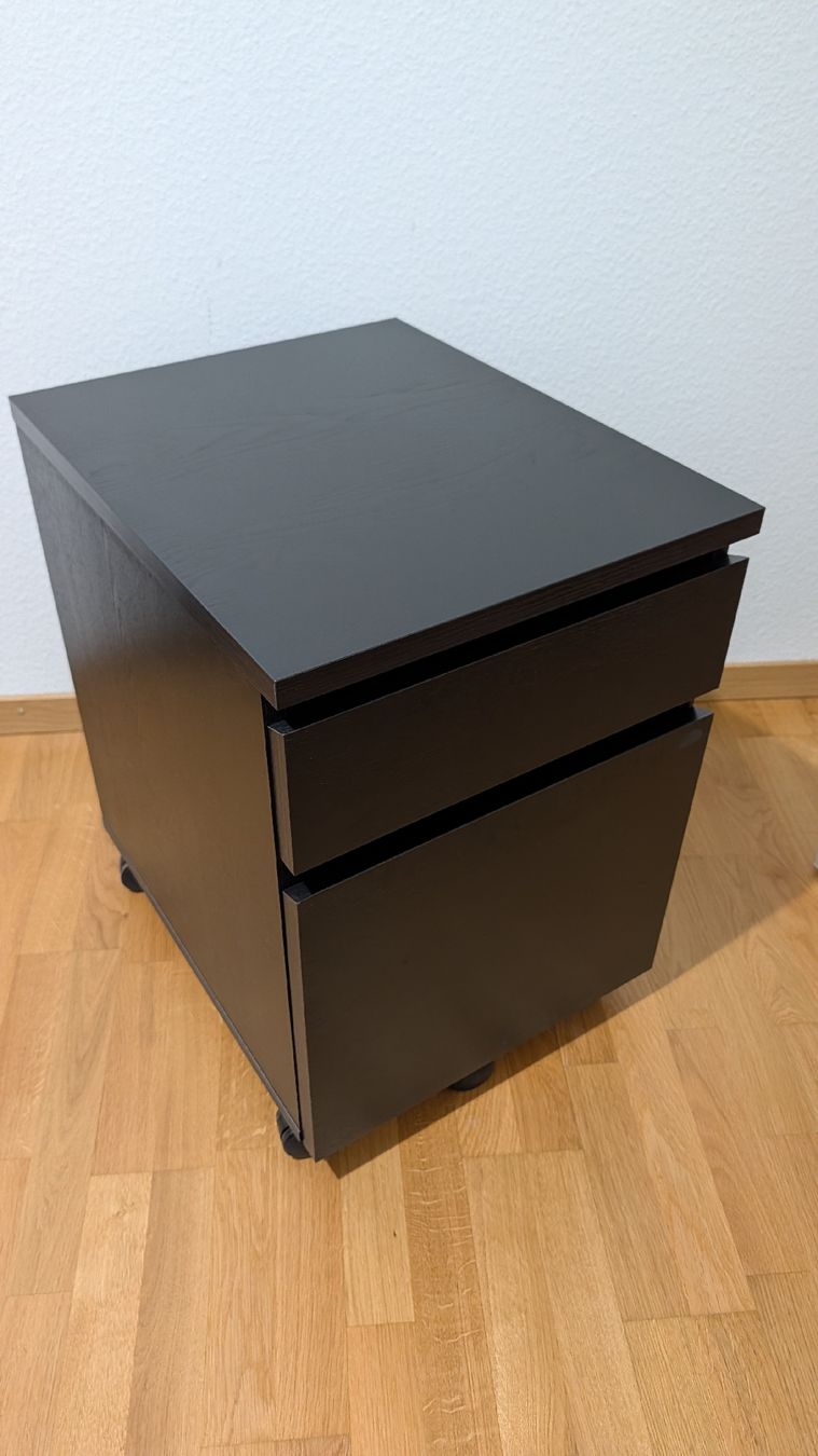 Ikea Banconi: Ikea MALM filing cabinet with rollers  – Usato da Riehen venduto da jan_mz8d 1