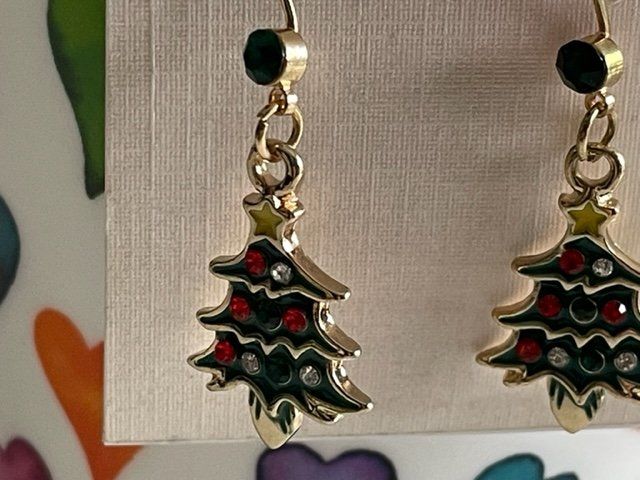 Orecchini pendenti & Orecchini a lobo: Emaillierte Weihnachtsbaum Ohranhänger – Nuovo (secondo la descrizione) da La Conversion venduto da angel-gini 2