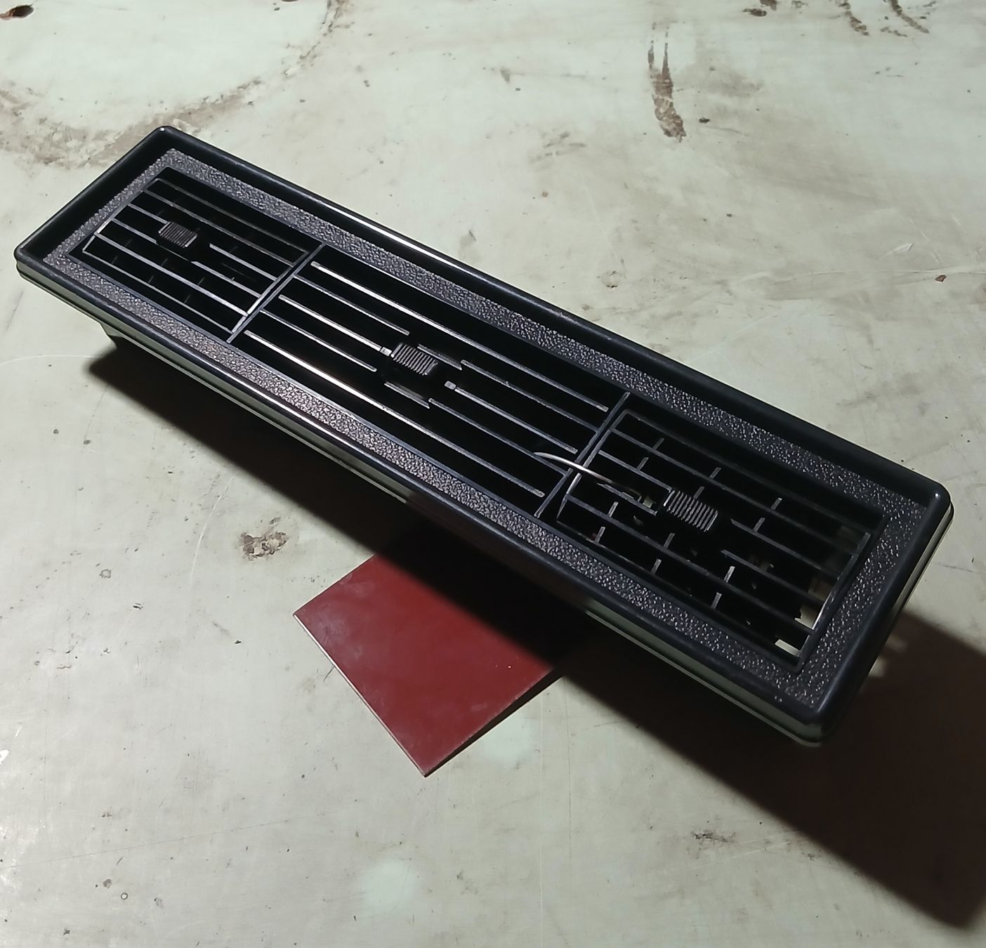 Jaguar Alle Autoersatzteile: Trappe de ventilation Jaguar Xj6 serie 3 – Gebraucht aus la heutte von Auto-stock