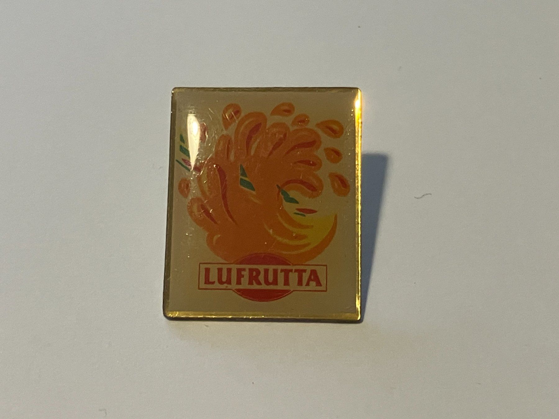 Placchette & Badge: Pin LUFRUTTA – Usato da Basel venduto da djwwpp