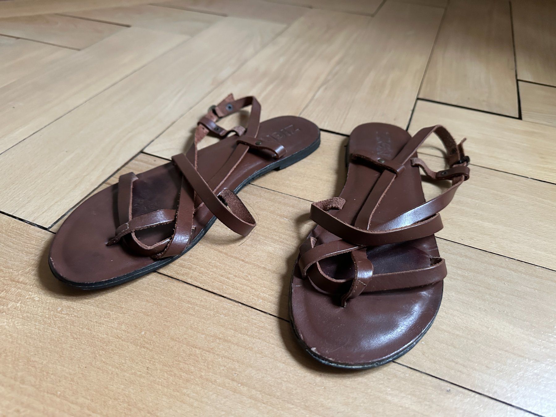 Scarpe da donna: ZIGN - Leder Sandale dunkelbraun 39 – Usato da Zürich venduto da Diazaio 1