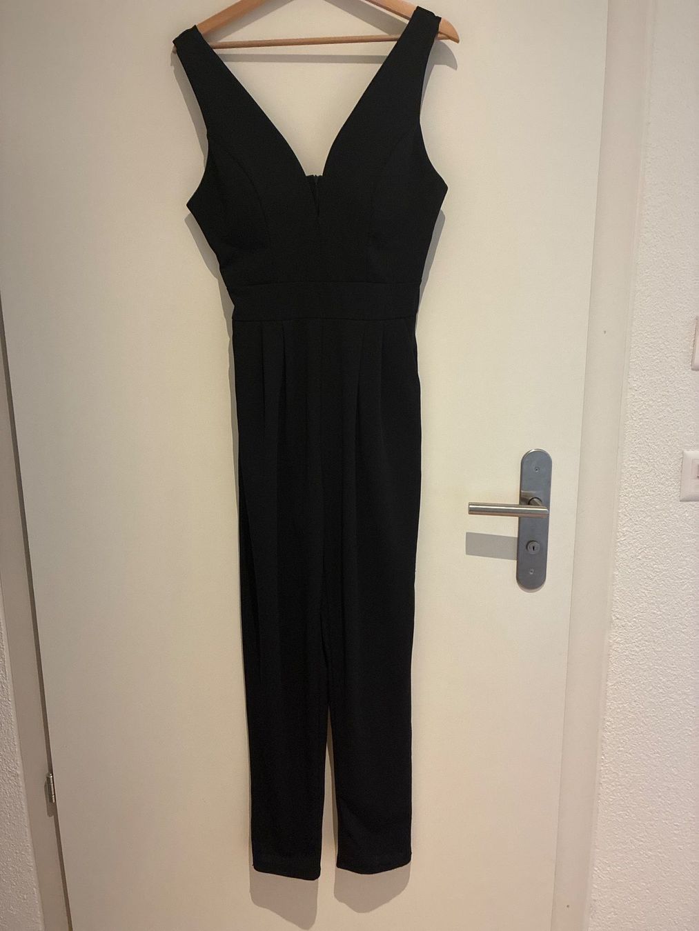 Wal G. Jumpsuits: Jumpsuit schwarz Grösse L 95%Polyester. Mit V ausschnitt – D'occasion à Winterthur par StEfFi_94ZiSt 2