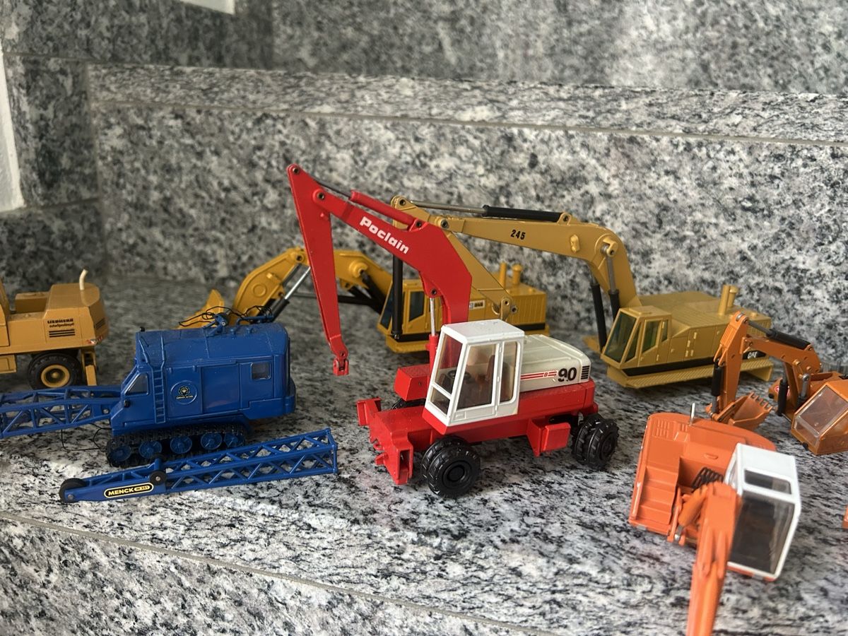 Excavateurs: Konvult Bastelreste, 1:50 – Défectueux à Horw par Tigercat635 6