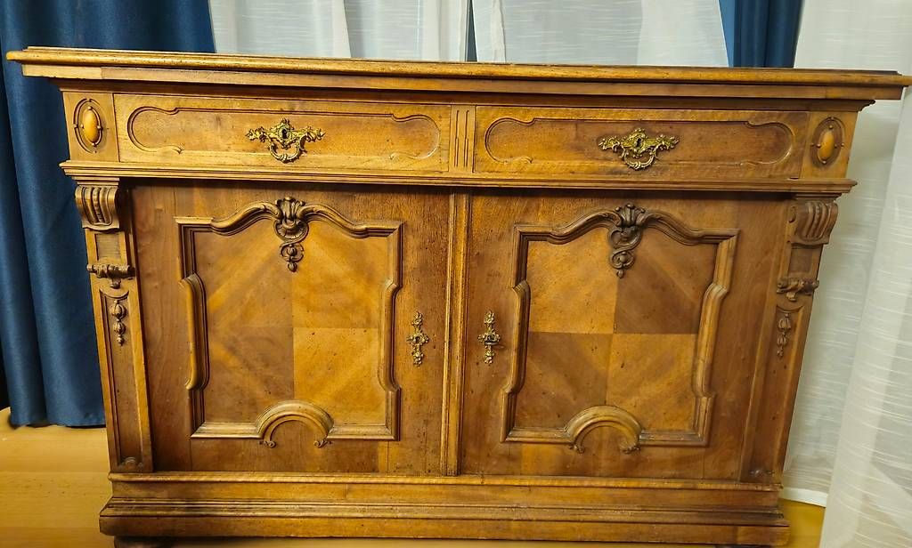 Büffets: Antikes Buffet – Gebraucht aus Künten von Philothea