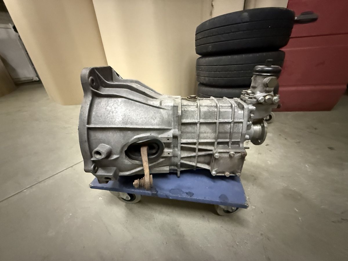 Iveco Tutti pezzi di ricambio auto: Iveco Getriebe 35-12 – Usato da Allschwil venduto da vjl_7p6r 1