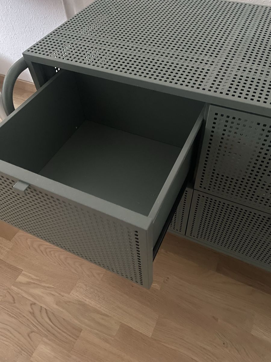 Cassettiere: IKEA NIKKEBY Kommode mit 4 Schubladen/Commode à 4 tiroirs – Nuovo (secondo la descrizione) da Biel/Bienne venduto da yas_mwa 3