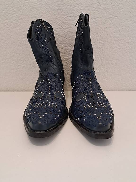 Scarpe da donna: Neue Leder Nieten Stiefelette 41 – Nuovo (secondo la descrizione) da Langendorf venduto da terra75