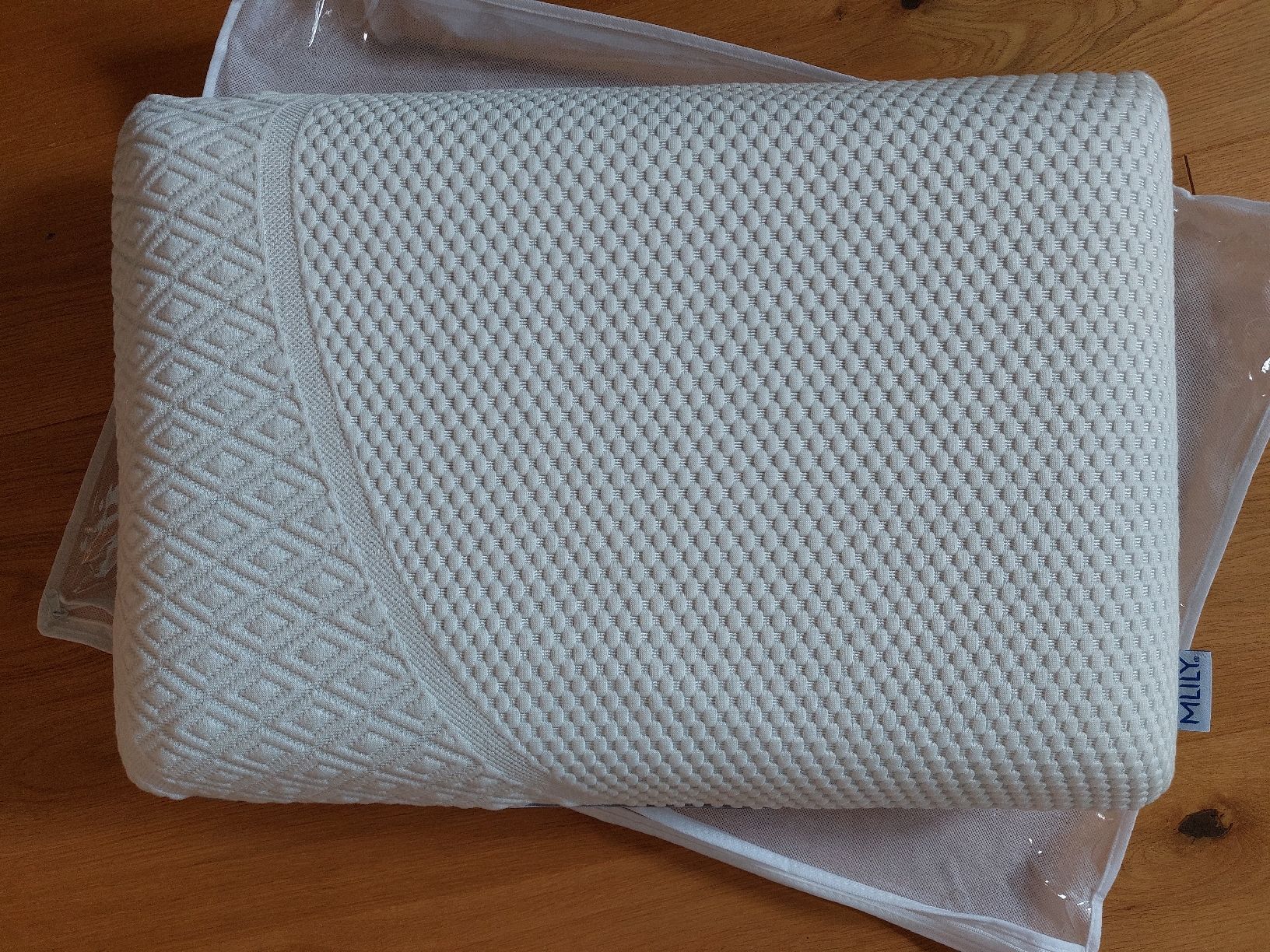 Cuscini: Nacken Kissen MLILY, neu – Nuovo e nell'imballaggio originale da Thun venduto da tin_5pm6 2