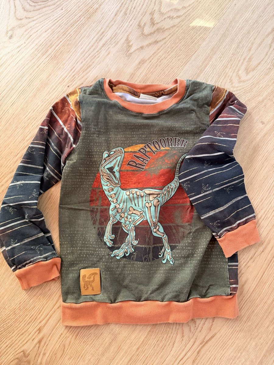 Lotti & Set di vestiti: Dino Kleiderset 128 – Usato da Nänikon venduto da broug
