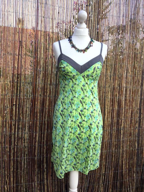 Robe Nuisette verte pomme fleurs NEUF Acheter sur Ricardo