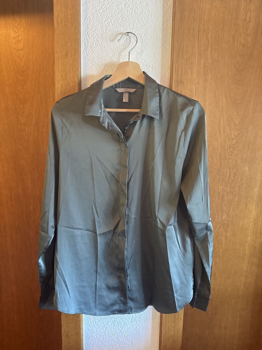 H&M Blusen: Hendbluse Satinlook – Gebraucht aus Rohrbachgraben von kae_5lhf