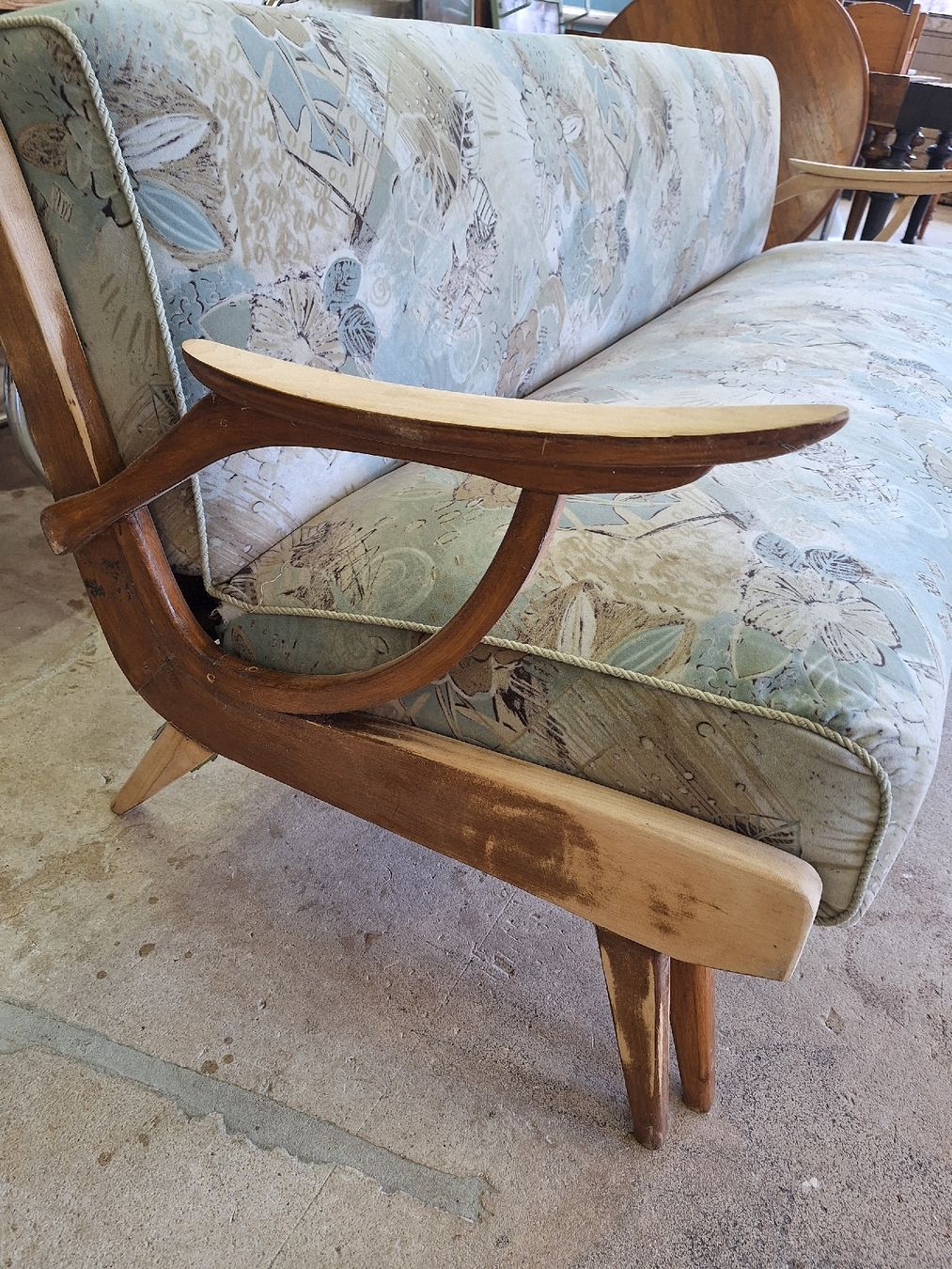 Divani: Mid Century Sofa, Vintage – Difettoso da Urtenen-Schönbühl venduto da Atelier21_bern 4