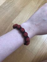 Roter Armband