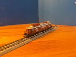 Hobbytrain Ae 6/8 208 In Braun mit der Aufschrift BLS