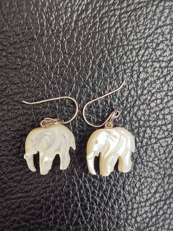 Orecchini pendenti & Orecchini a lobo: Ohrringe mit Elefant aus Perlmutt mit 925 Silber – Nuovo e nell'imballaggio originale da Ebnat-Kappel venduto da Zearara 2