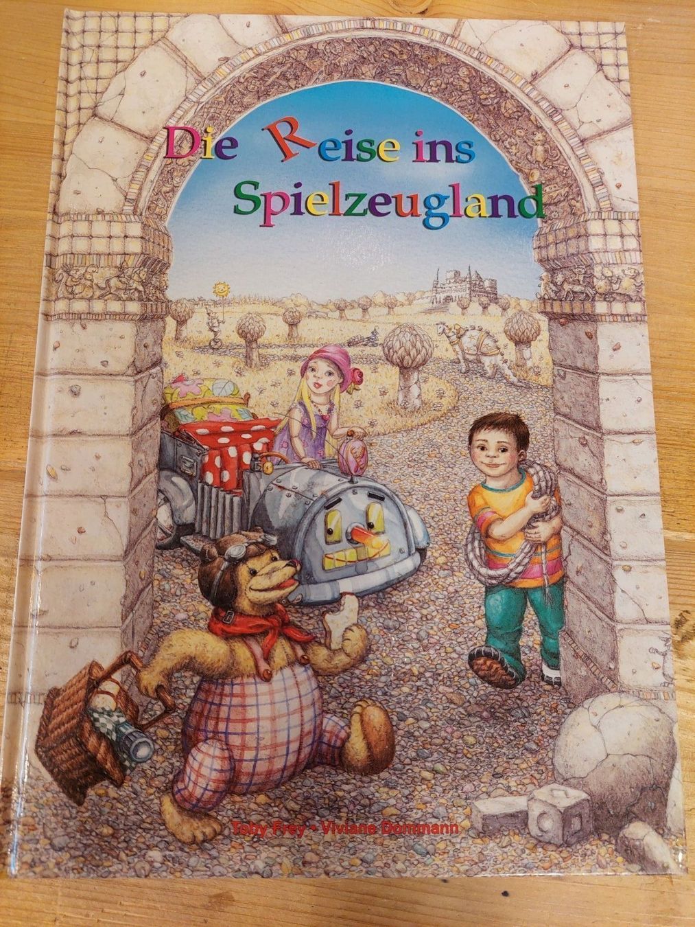 Libri: Buch  die Reise ins Spielzeugland – Nuovo (secondo la descrizione) da Davos-Platz venduto da musikhauskollegger
