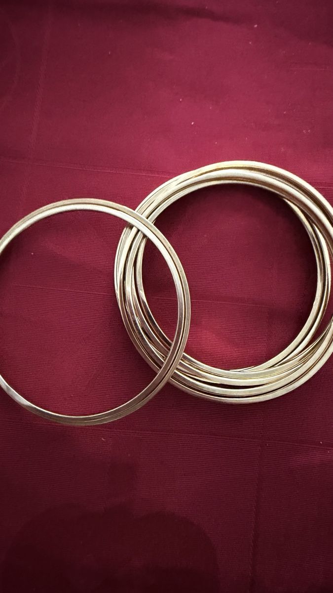 Bracelets: Set of Minimalist Gold-Tone Bangle Bracelets – Classic Stack – Neuf avec emballage d'origine à St Gallen par Alii 1