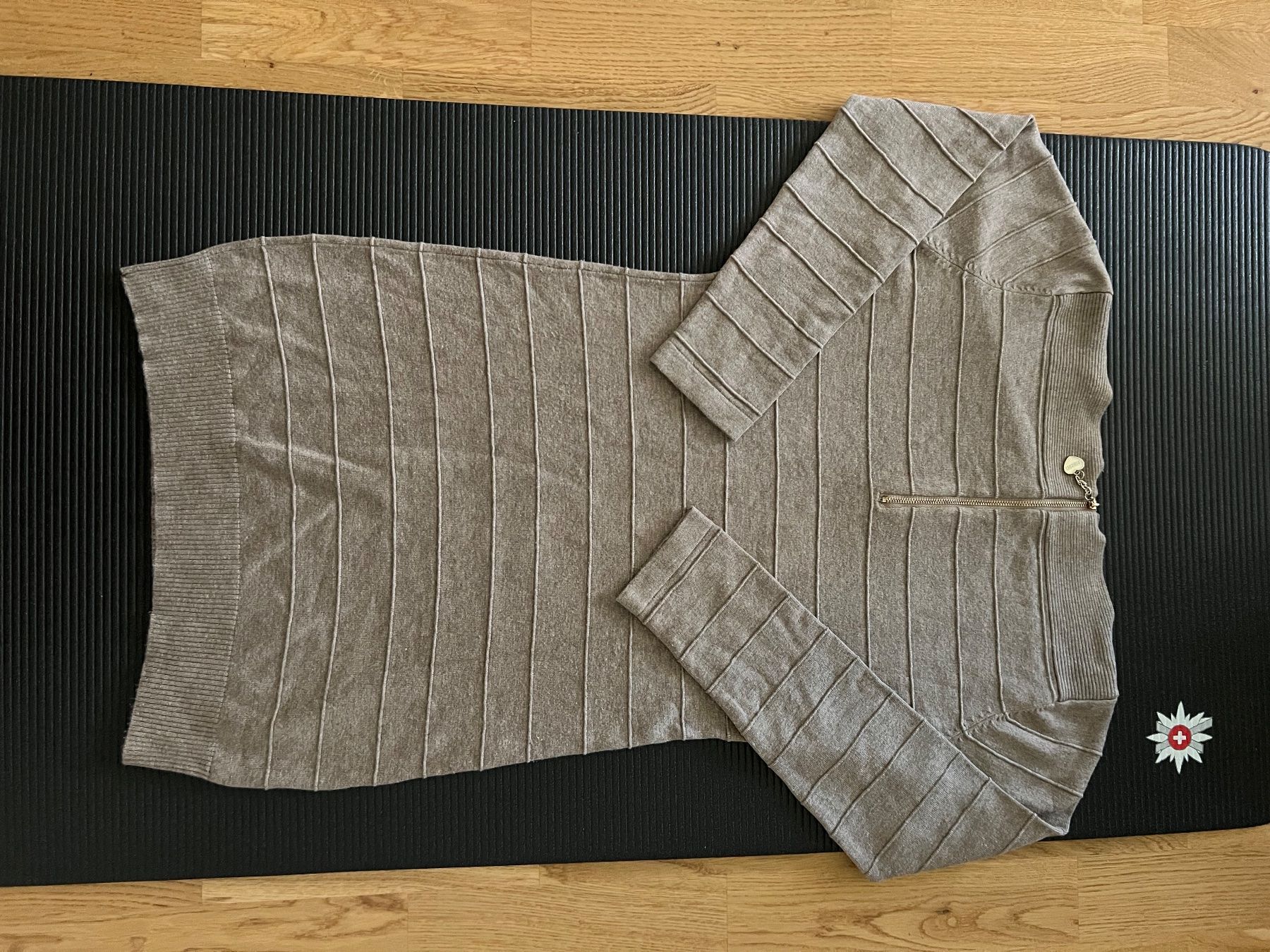 Pulls & Sweat-shirts: Sommerangebot: Primrose Pullover mit Seide & Kaschmir – Neuf (Voir description) à Zürich par KG_np15