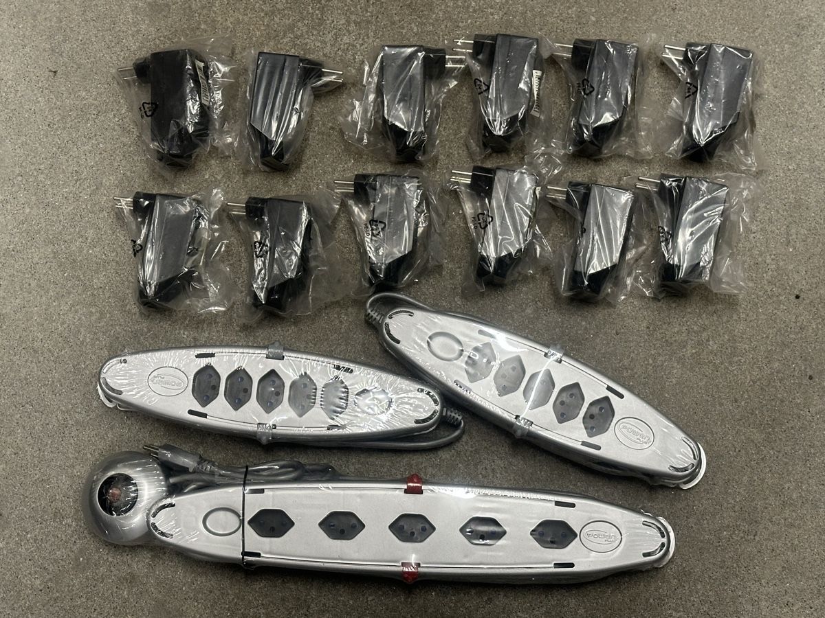 Spine: Abzweigstecker und Steckerleisten Set – Usato da Deitingen venduto da Himhip