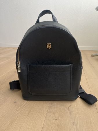Tommy Hilfiger Rucksack dunkelblau in gutem Zustand