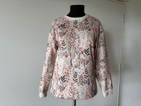 Schöner Blumen-Fleece (siehe Innenseite), eher Gr M, NEU!