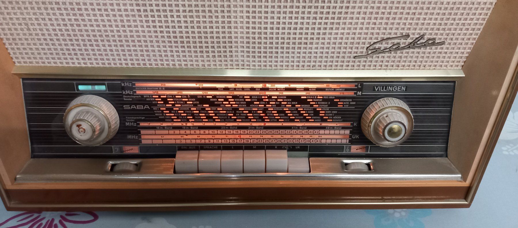 Sehr schöner, antiker Radio 