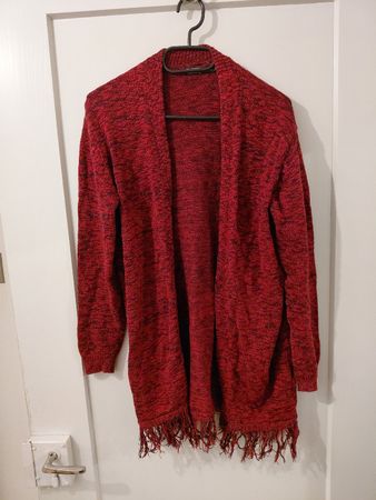 Strickjacke rot schwarz meliert mit Fransen 