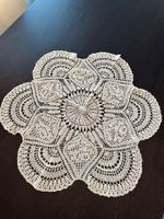 Tischdecke/Deckchen handgefertigt bestickt 52x67 - wie NEU!