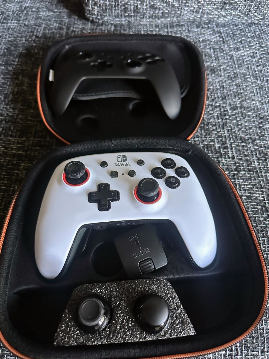 Nintendo Konsolen: Nintendo Switch PowerA Fusion Pro Controller Set mit Tasche – Gebraucht aus Saas-Fee von Yves_El_Knievel
