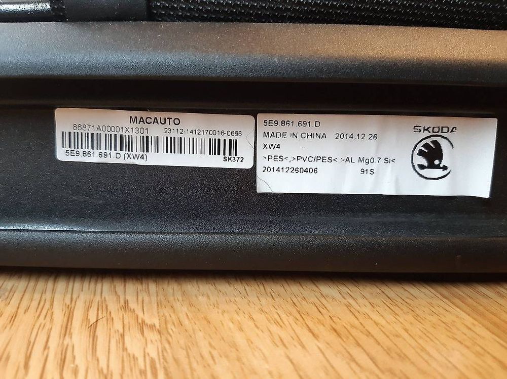 Tutti pezzi di ricambio auto: Skoda Octavia III Netztrennwand Originalteil – Usato da Oetwil am See venduto da RoeschuDeBuetzer 3
