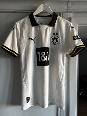 BVB Trikot weisse Wiese