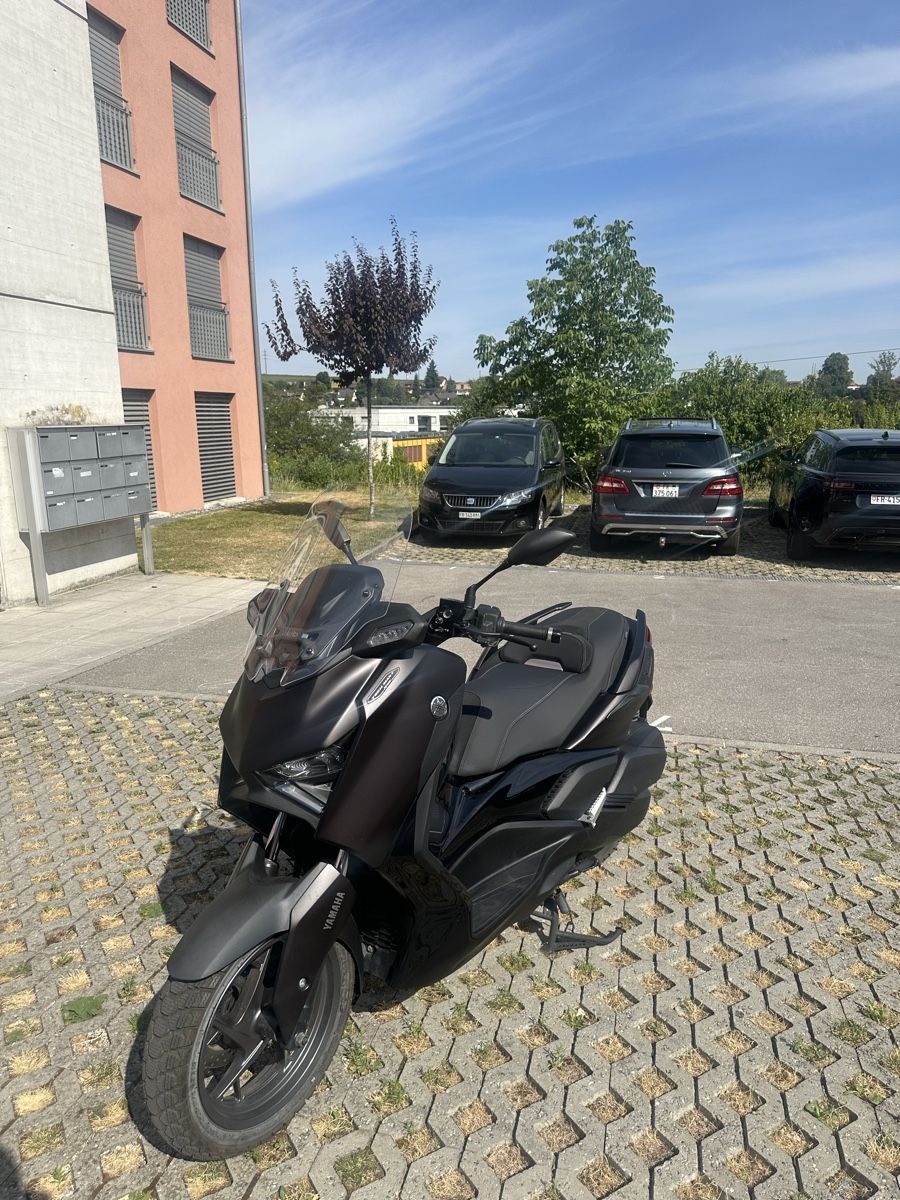 Yamaha Scooters: Yamaha XMAX 300 Tech MAX 2025 – Neu (gemäss Beschreibung) aus Granges-Paccot von Vendeur1700 1