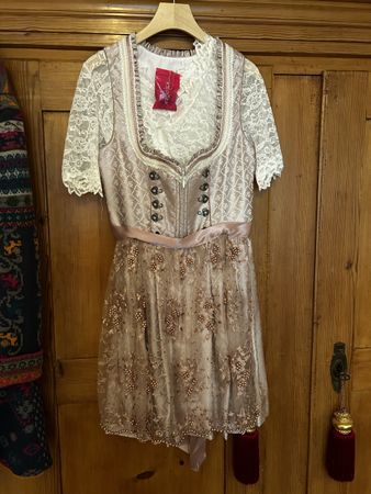 Bezauberndes Dirdl Oktoberfest Grösse 40 von Krüger