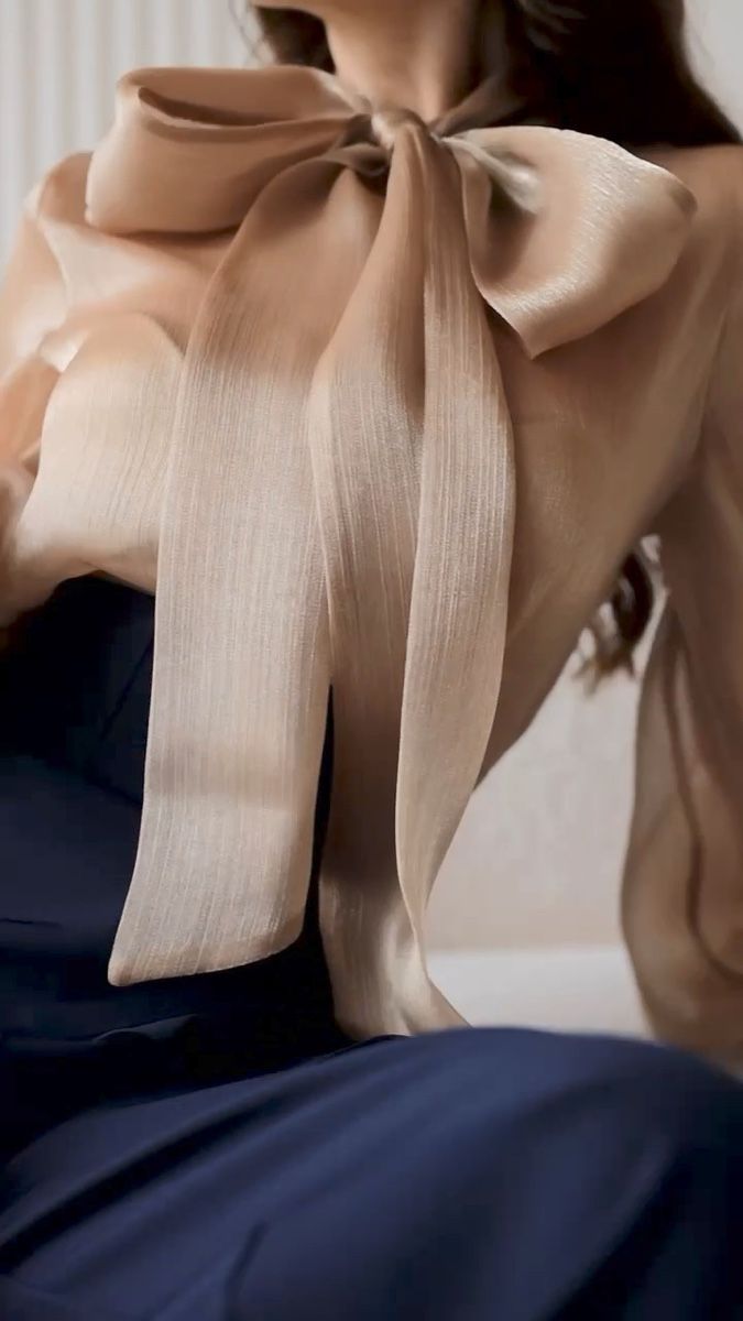 Camicette: Plisse Organza Blouse with Delicate Bow Size: S – Nuovo e nell'imballaggio originale da Zürich venduto da Ms.Me-Fashion 6