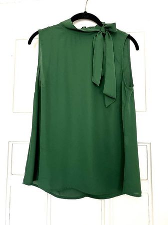 grünes Top S/M mit Schleife
