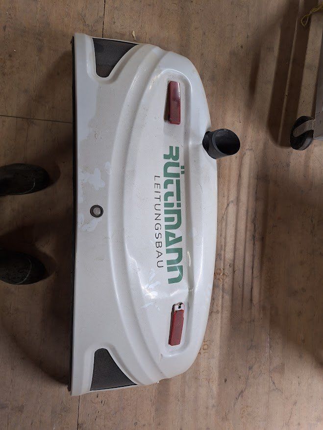 Takeuchi Escavatori: Takeuchi Motorhaube – Usato da Ballwil venduto da bohrmeister