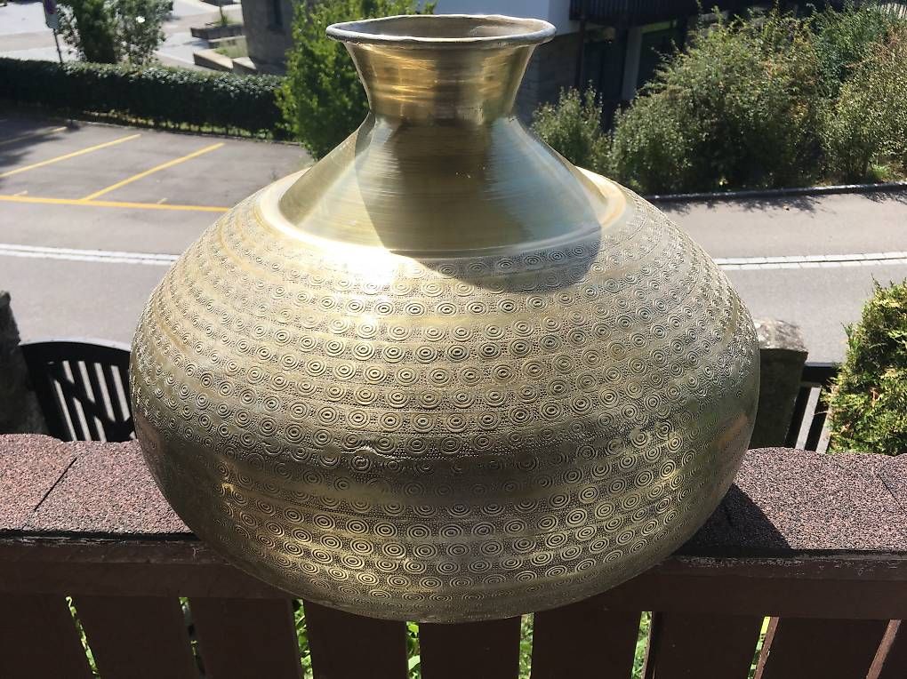 Vasen & Gefässe: Alu Gold Metallbodenvase – Gebraucht aus Bassersdorf von sch_dxc7