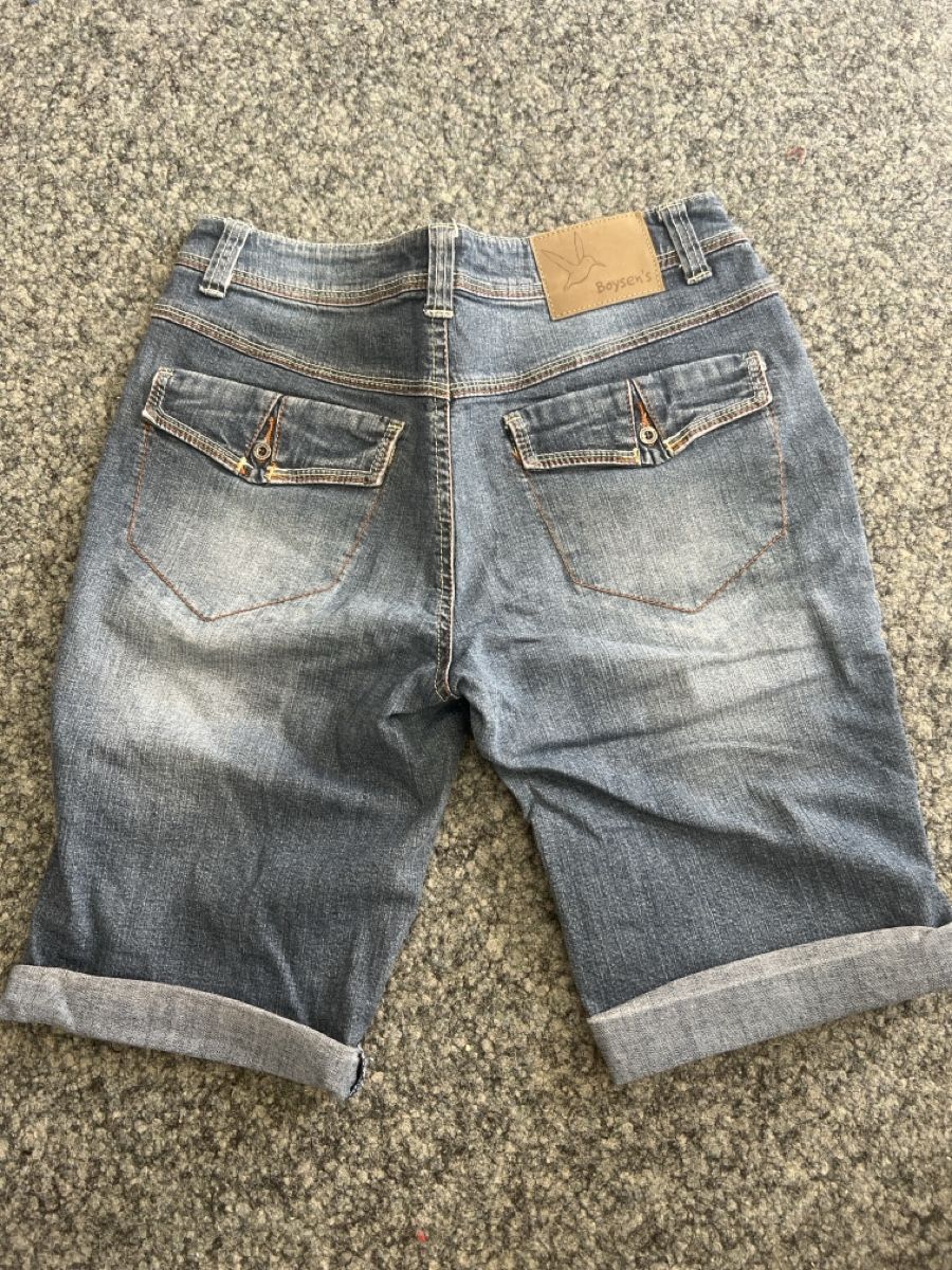 Jeans: Coole enge Jeans Shorts 38 – Gebraucht aus Oberglatt ZH von ble_75jw 1