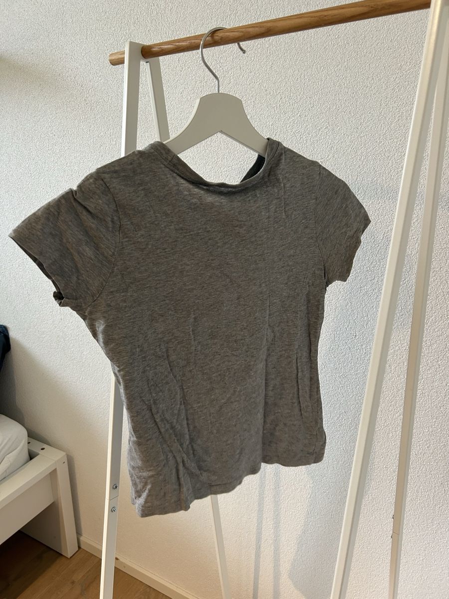 Nike Camicette, T-shirt & Top: Nike T-Shirt Grösse M – Usato da Niederhelfenschwil venduto da aur_ms6f 3