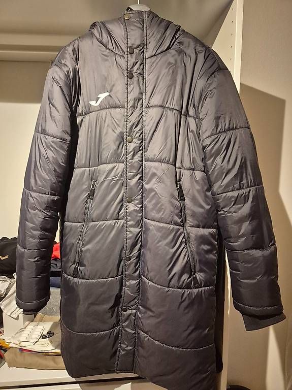 Vestes: Stadionjacke / Wintermantel – D'occasion à Buochs par DarioTr