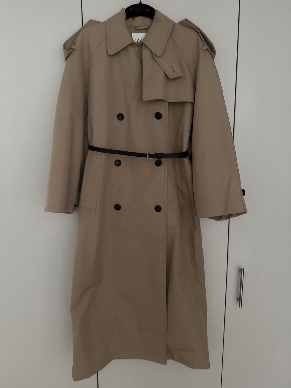Zara Cappotti: Zara Trenchcoat Oversize  limitierte Edition – Usato da Kilchberg ZH venduto da atlanticpacific 2